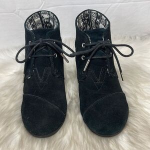 Tom's Black Suede NWOT Desert Wedge Booties Sz 7